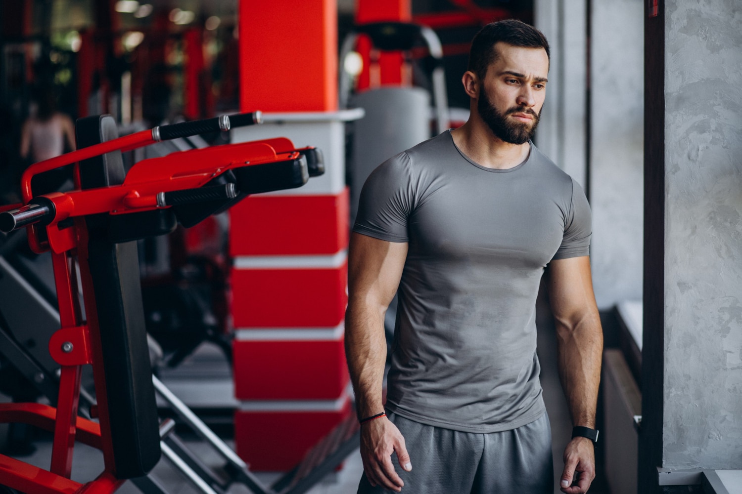 Clothes Should Men Wear to the Gym